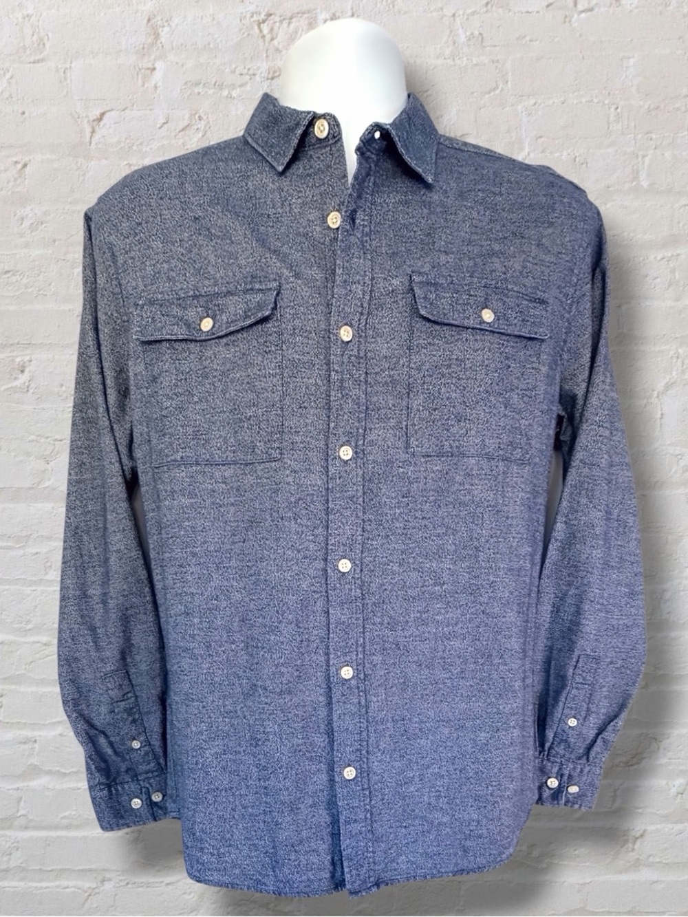 Common People Shirt Mens Blue Marled Cotton Button Up Two Pocket Long Sleeve.